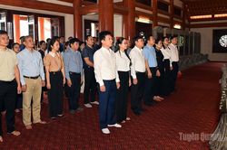 B&aacute;o v&agrave; ph&aacute;t thanh, truyền h&igrave;nh Tuy&ecirc;n Quang d&acirc;ng hương tri &acirc;n c&aacute;c Anh h&ugrave;ng liệt sĩ