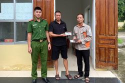 Người dân Bắc Mê trả lại ví với trên 15 triệu đồng cho người đánh rơi