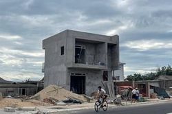 Phân luồng ô tô qua Quốc lộ 49B để thi công thảm bê tông nhựa mặt đường