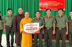 Ch&ugrave;a Th&aacute;i Sơn tri &acirc;n gia đ&igrave;nh liệt sĩ C&ocirc;ng an Nh&acirc;n d&acirc;n nh&acirc;n kỷ niệm 79 năm Ng&agrave;y Thương binh - Liệt sĩ