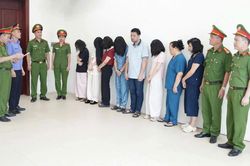 Nghệ An: Triệt phá đường dây 'vẽ bệnh', khởi tố 10 bị can