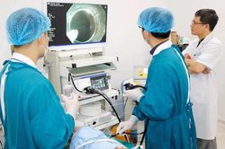 Cụ bà 90 tuổi ung thư dạ dày ngồi dậy sau 1 ngày phẫu thuật và xuất viện sau 6 ngày