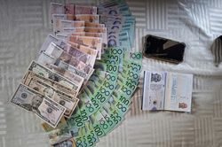 Tổ tàu SE7 trả lại gần 100 triệu đồng cho vị khách nước ngoài để quên trên tàu