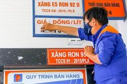 Gi&aacute; xăng E10 RON 95-III tăng gần 900 đồng/l&iacute;t