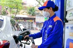 Bộ Công Thương đề xuất cho doanh nghiệp tự quyết giá xăng dầu