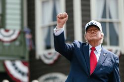 Tổng thống Trump phát tín hiệu cho cuộc chiến thuế quan mới?