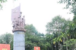 Đảng ủy C&ocirc;ng an Trung ương, Bộ C&ocirc;ng an d&acirc;ng hoa, d&acirc;ng hương tri &acirc;n tại Khu Di t&iacute;ch lịch sử C&ocirc;ng an nh&acirc;n d&acirc;n