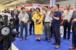 M&aacute;y n&ocirc;ng nghiệp Trung Quốc t&igrave;m cơ hội tại Việt Nam