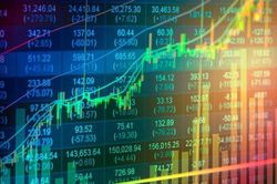 Dòng tiền bắt đáy kéo VN-Index tăng mạnh