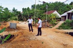 'Vì việc làng, đất vàng cũng hiến'