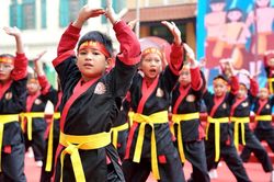 Học sinh được khuyến khích tham gia ít nhất một môn thể thao và một loại hình nghệ thuật