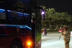H&agrave; Nội tăng cường kiểm tra xe kh&aacute;ch trong đ&ecirc;m