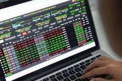 VN-index tăng hơn 30 điểm, Eximbank, Gelex tăng kịch trần