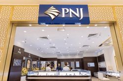 PNJ chậm trả tiền mua lại sản phẩm, cổ phiếu giảm s&acirc;u 50%