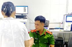 Thượng &uacute;y C&ocirc;ng an hiến m&aacute;u kịp thời, cấp cứu thai phụ tai biến sản khoa nguy kịch