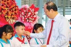 Thắp s&aacute;ng tinh thần hiếu học