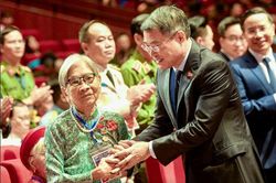 Hội nghị Tri &acirc;n người c&oacute; c&ocirc;ng với c&aacute;ch mạng to&agrave;n quốc năm 2026 v&agrave; ph&aacute;t động phong tr&agrave;o chăm lo người c&oacute; c&ocirc;ng