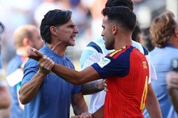 Trợ lý HLV Argentina hối hận xin lỗi, phủ nhận đấm cầu thủ Tây Ban Nha
