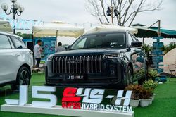 Thị trường xe hybrid Việt Nam sôi động với làn sóng sản phẩm mới