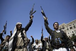 Houthi tấn công 2 tàu chở dầu của Ả Rập Xê-út