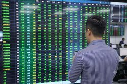 VN-Index tăng hơn 30 điểm sau phi&ecirc;n lao dốc