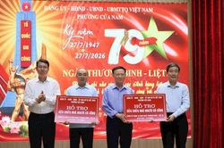 Phường Cửa Nam gặp mặt, tri &acirc;n c&aacute;c gia đ&igrave;nh ch&iacute;nh s&aacute;ch, người c&oacute; c&ocirc;ng