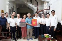 Phường Y&ecirc;n Nghĩa tri &acirc;n người c&oacute; c&ocirc;ng