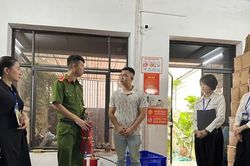 Phường Dương Nội kiểm tra thực tế c&aacute;c cơ sở c&oacute; nguy cơ ch&aacute;y cao