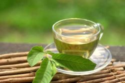 Có nên uống nước lá ổi mỗi ngày? Cách nấu an toàn, hiệu quả