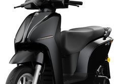 Cầm lái xe máy điện thương hiệu Việt giá hơn 30 triệu đồng sạc 15 phút chạy thêm 30km, đi tối đa 200km gây sốt thị trường