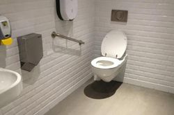 Nh&agrave; vệ sinh bốc m&ugrave;i kh&oacute; chịu, thử ngay 5 c&aacute;ch 'thần kỳ' gi&uacute;p kh&ocirc;ng gian lu&ocirc;n thơm m&aacute;t