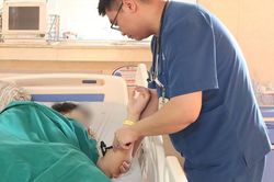 Thiếu niên 15 tuổi bị đột quỵ do tắc động mạch não, bác sĩ cảnh báo không chủ quan với dấu hiệu này