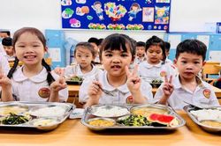Năm học 2026 - 2027, UBND phường, xã sẽ lựa chọn, ký hợp đồng với đơn vị cung cấp bữa ăn bán trú