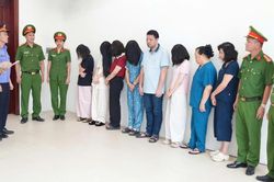 Bơm sữa đậu nành giả mủ: Chiêu trò 'vẽ bệnh' rùng mình tại Phòng khám Đa khoa Y học Nghệ An