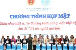TPHCM tri ân thân nhân liệt sĩ, vợ thương binh nặng