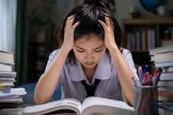 Áp lực học tập ảnh hưởng đến sức khỏe tâm thần học sinh như thế nào?