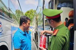 Kiểm tra an to&agrave;n ph&ograve;ng ch&aacute;y tại bến xe Gi&aacute;p B&aacute;t