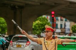 H&agrave; Nội ph&acirc;n luồng giao th&ocirc;ng phục vụ cầu truyền h&igrave;nh trực tiếp 'Đi t&igrave;m đồng đội &ndash; Sao s&aacute;ng dẫn đường'