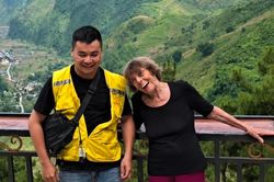 Cụ b&agrave; 83 tuổi một m&igrave;nh vượt 9.000 km từ H&agrave; Lan đến H&agrave; Giang