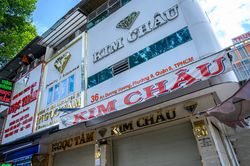 Cửa h&agrave;ng kim cương đột ngột đ&oacute;ng cửa, kh&aacute;ch c&oacute; được khởi kiện?