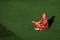 &Ocirc;ng chủ Valencia tiết lộ 'đồng tiền' gi&aacute; trị nhất của b&oacute;ng đ&aacute;