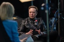 Elon Musk nói về nỗi sợ AI: 'Cứ tận hưởng thôi'