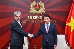 Bộ trưởng C&ocirc;ng an tiếp Đại sứ đặc mệnh to&agrave;n quyền nước Cộng h&ograve;a Hồi gi&aacute;o Iran