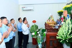 L&atilde;nh đạo Th&agrave;nh ủy H&agrave; Nội d&acirc;ng hương tưởng nhớ đồng ch&iacute; L&ecirc; Quang Đạo