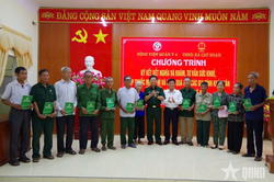 Bệnh viện Quân y 4: Ký kết kết nghĩa, khám bệnh, cấp thuốc miễn phí cho nhân dân xã Cát Ngạn, tỉnh Nghệ An.