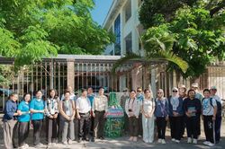 Đoàn đại biểu Đông Nam Á tham quan mô hình 'Bình hoa an sinh'