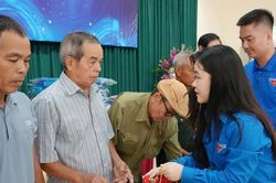 Thắp sáng đường quê, lan tỏa nghĩa tình tri ân ở vùng cao Thanh Hóa