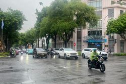 Nhiều nơi ở Bắc bộ và Nam bộ có đợt mưa lớn