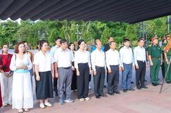 Hội Nhà báo Việt Nam thực hiện hành trình tri ân tại Quảng Trị