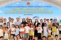 Tặng học bổng, động vi&ecirc;n con c&aacute;n bộ, c&ocirc;ng chức c&oacute; th&agrave;nh t&iacute;ch học tập tốt